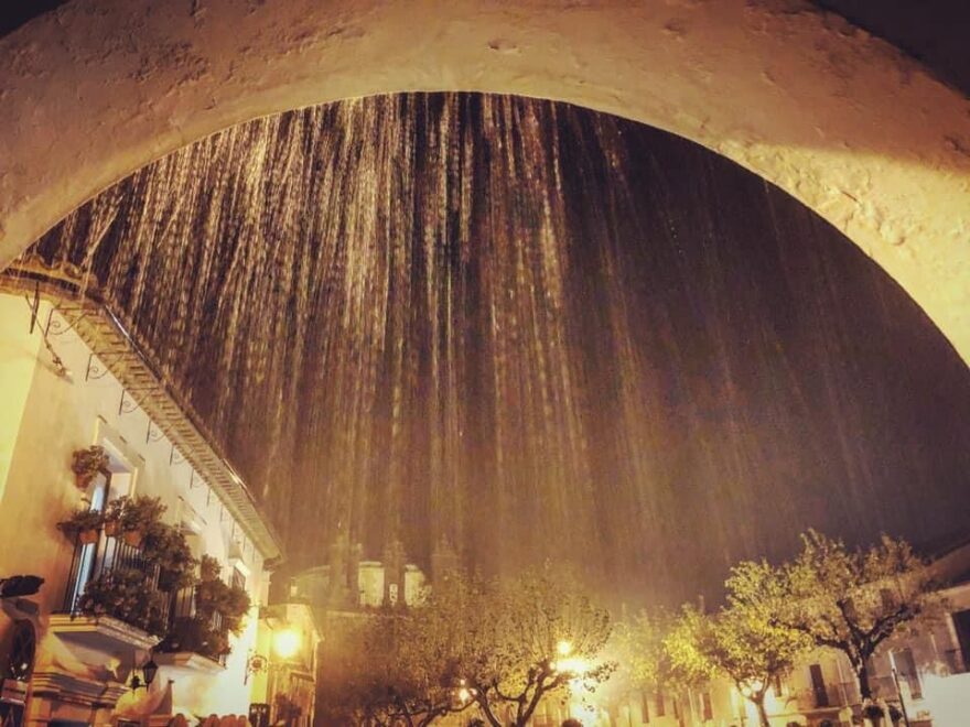 Manto de lluvia cayendo sobre Grazalema (Cádiz)