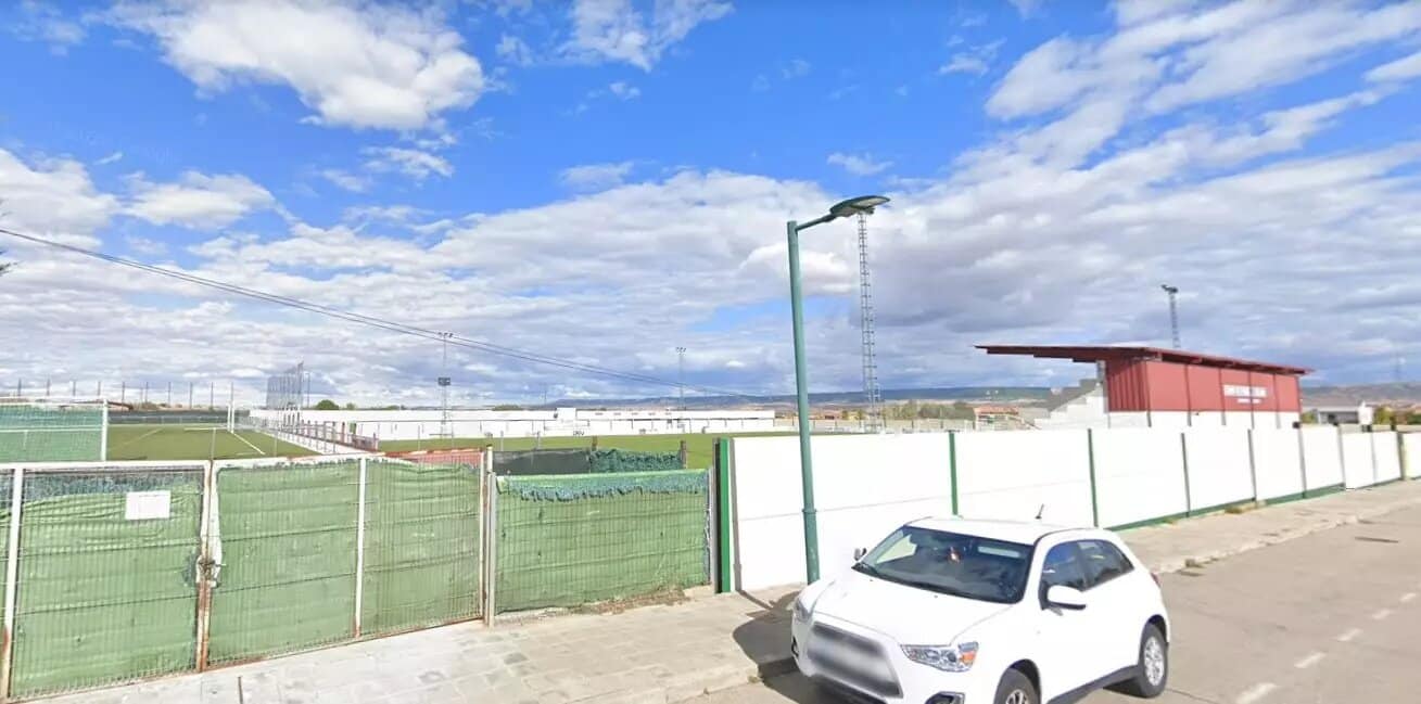 Imagen del campo de fútbol 'La Solana' de Marchamalo en Google Street View