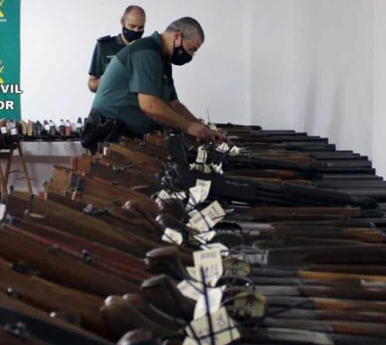 Arcabuces, ballestas, escopetas, rifles... El arsenal que custodia la Guardia Civil