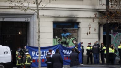 Cuatro personas, dos de ellas niños, mueren en un incendio en el centro de Barcelona