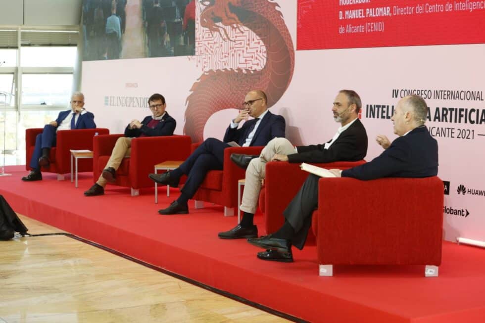 José Antonio Belso, Director de Suma Gestión Tributaria; Juan Ignacio Torregrosa, Director general Avance para la Sociedad Digital CV; Luis Prieto, Director de Economía Digital de Red.es; Jesús Jiménez, Director del Consejo de Transparencia y Protección de Datos de Andalucía; y Manuel Palomar, Director del Centro de Inteligencia Digital de Alicante (CENID)