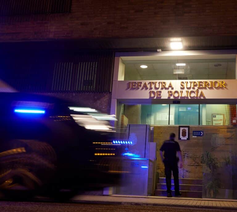 La Policía iluminará de morado las jefaturas superiores para celebrar el día contra la violencia machista
