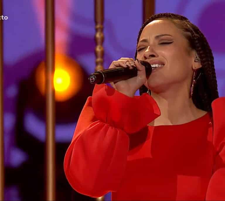 Quién es Karina Pasian, la nominada a un Grammy que participa en 'La Voz'