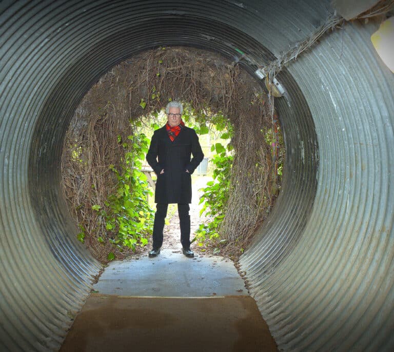 Ken Follett y el temor a una guerra mundial en ‘Nunca’: “Estaría justificado actuar militarmente contra Bielorrusia”