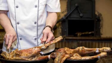 A comer lechazo de Aranda de Duero: "Llenaríamos el restaurante cuatro veces"