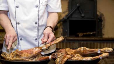 A comer lechazo de Aranda de Duero: "Llenaríamos el restaurante cuatro veces"