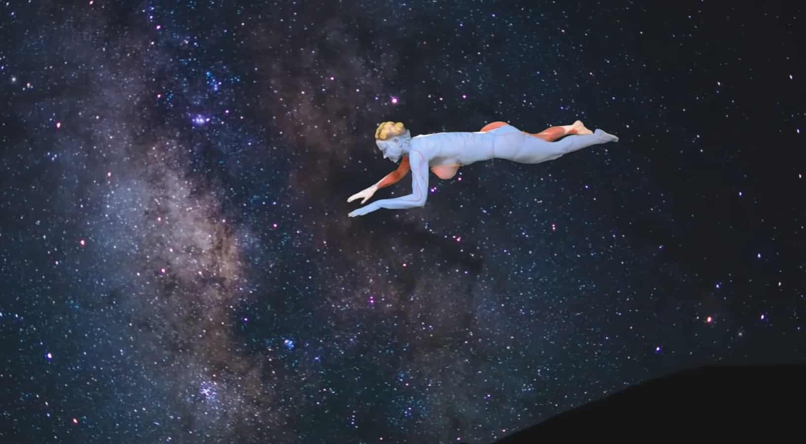 Leticia Sabater con body painting y un chroma de fondo en su nuevo videoclip 'Mi vida es mía. La Mari'