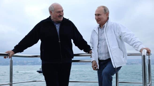 Alexander Lukashenko y Vladimir Putin, durante una reunión en Sochi en el mes de mayo.