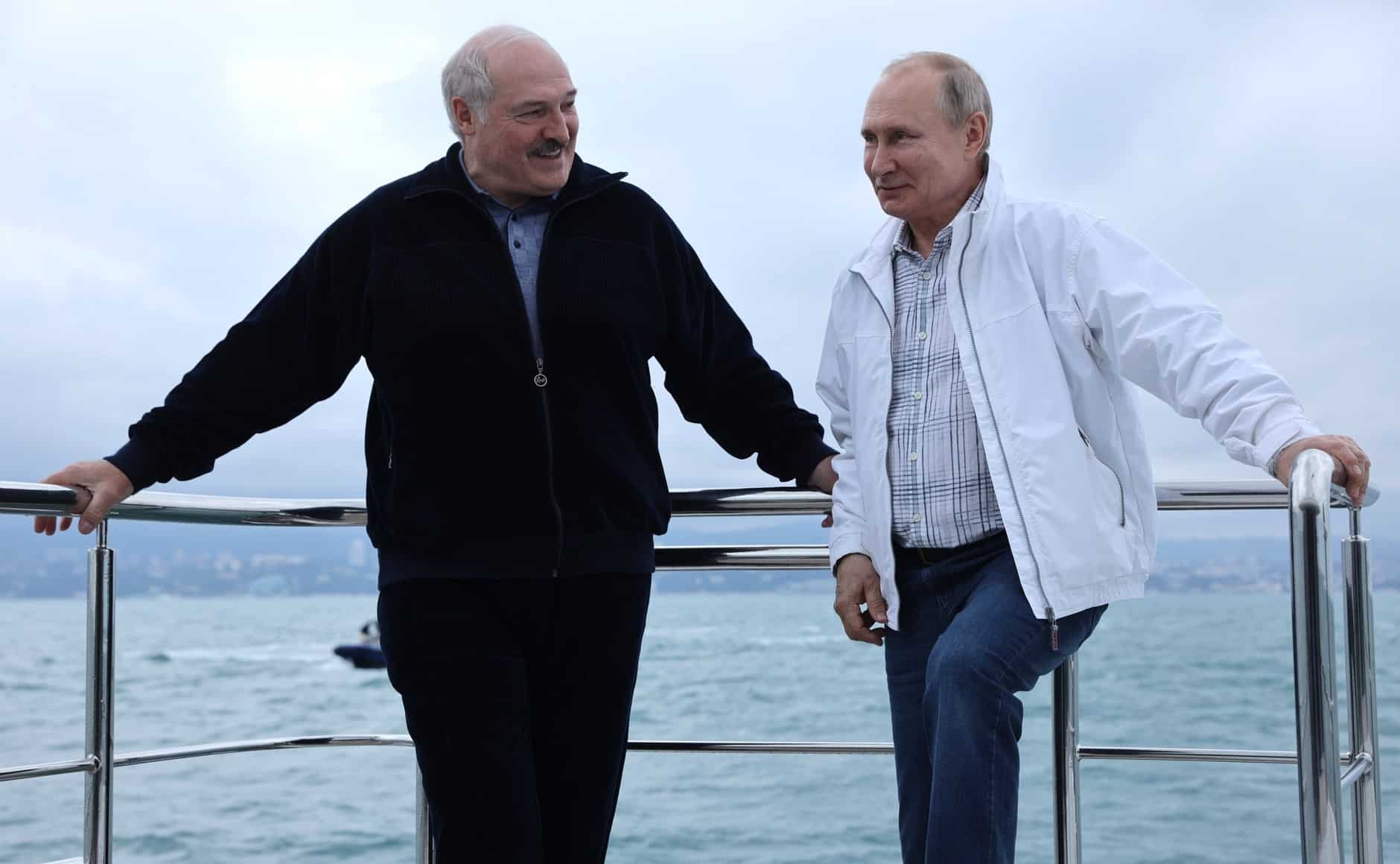 Alexander Lukashenko y Vladimir Putin, durante una reunión en Sochi en el mes de mayo.