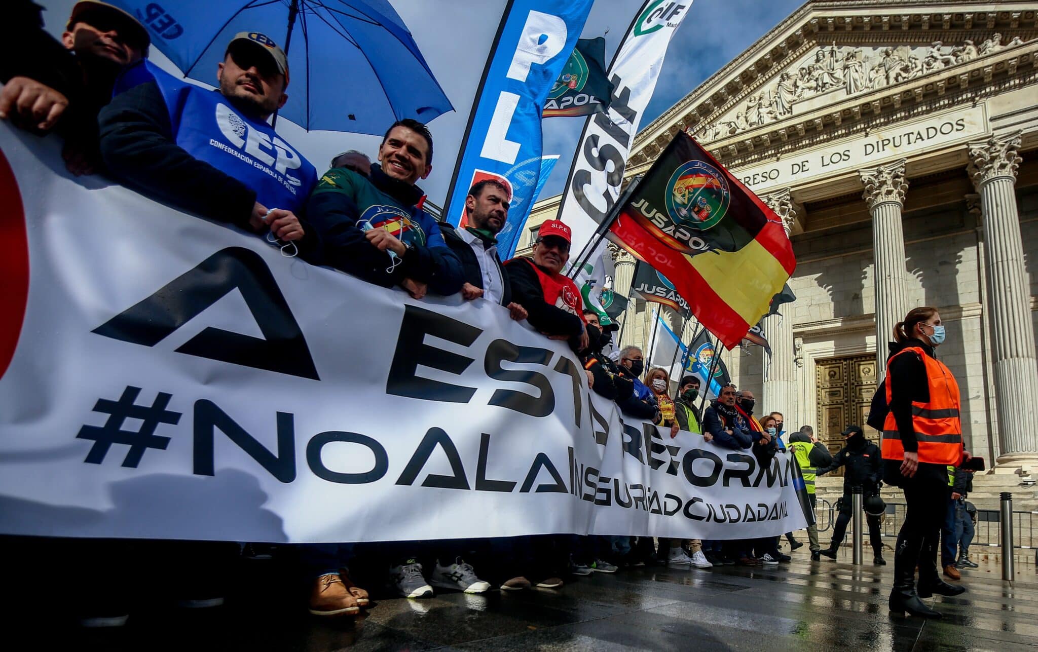 La cabecera de la manifestación de policías y guardias civiles en 2021, a la altura del Congreso.