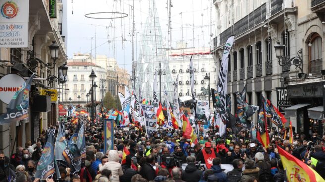 Manifestación en apoyo a policías y guardias civiles ante la reforma de la Ley de Seguridad Ciudadana.