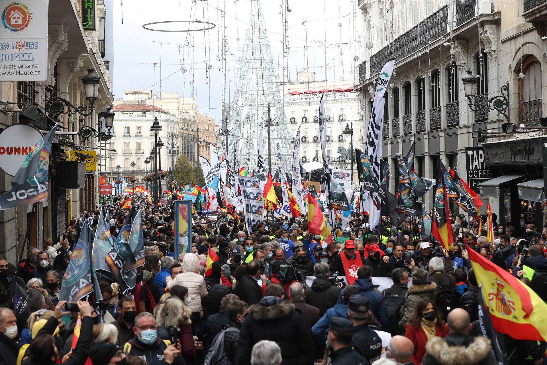 Manifestación en apoyo a policías y guardias civiles ante la reforma de la Ley de Seguridad Ciudadana.