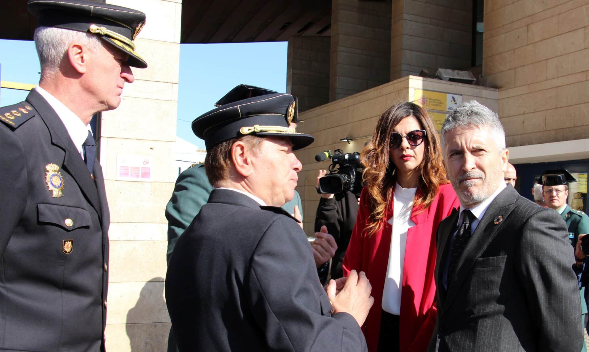 El ministro Grande-Marlaska, recorriendo la frontera con Marruecos en una visita a Melilla.