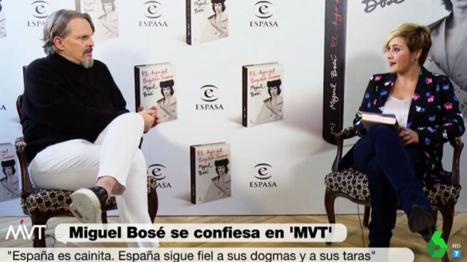 Miguel Bosé planta a Cristina Pardo en una entrevista por sus preguntas sobre la COVID-19 Captura de la entrevista de Cristina Pardo a Bosé.