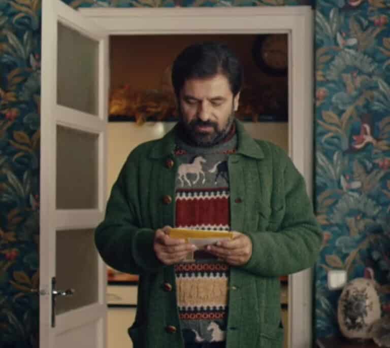 Así es el nuevo anuncio de la Lotería de Navidad 2021: una cadena solidaria de décimos