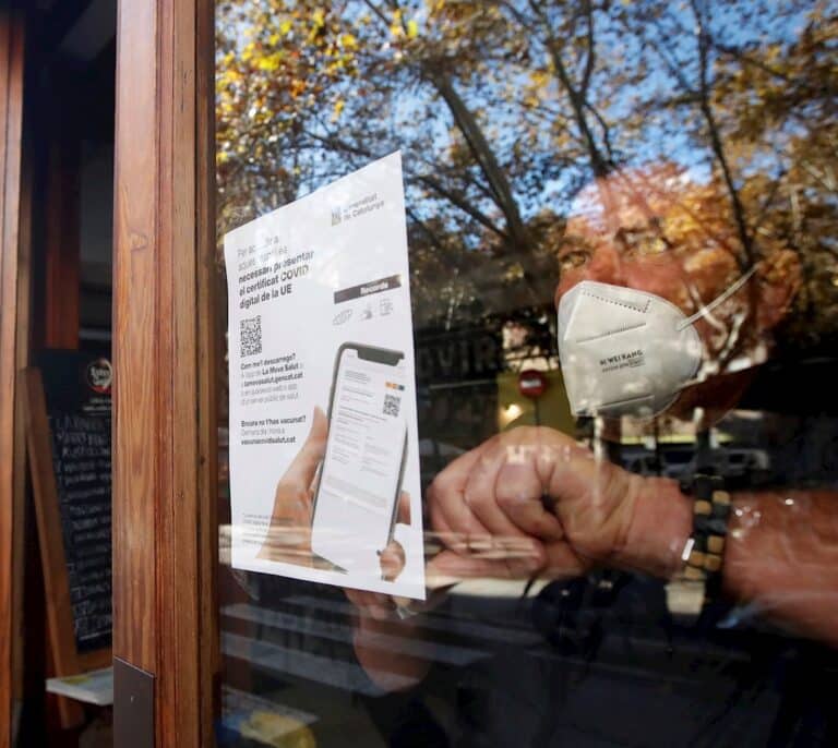 El pasaporte Covid, una medida más efectista que efectiva para España