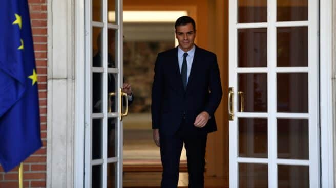 El presidente del Gobierno, Pedro Sánchez, a las puertas del complejo de La Moncloa.