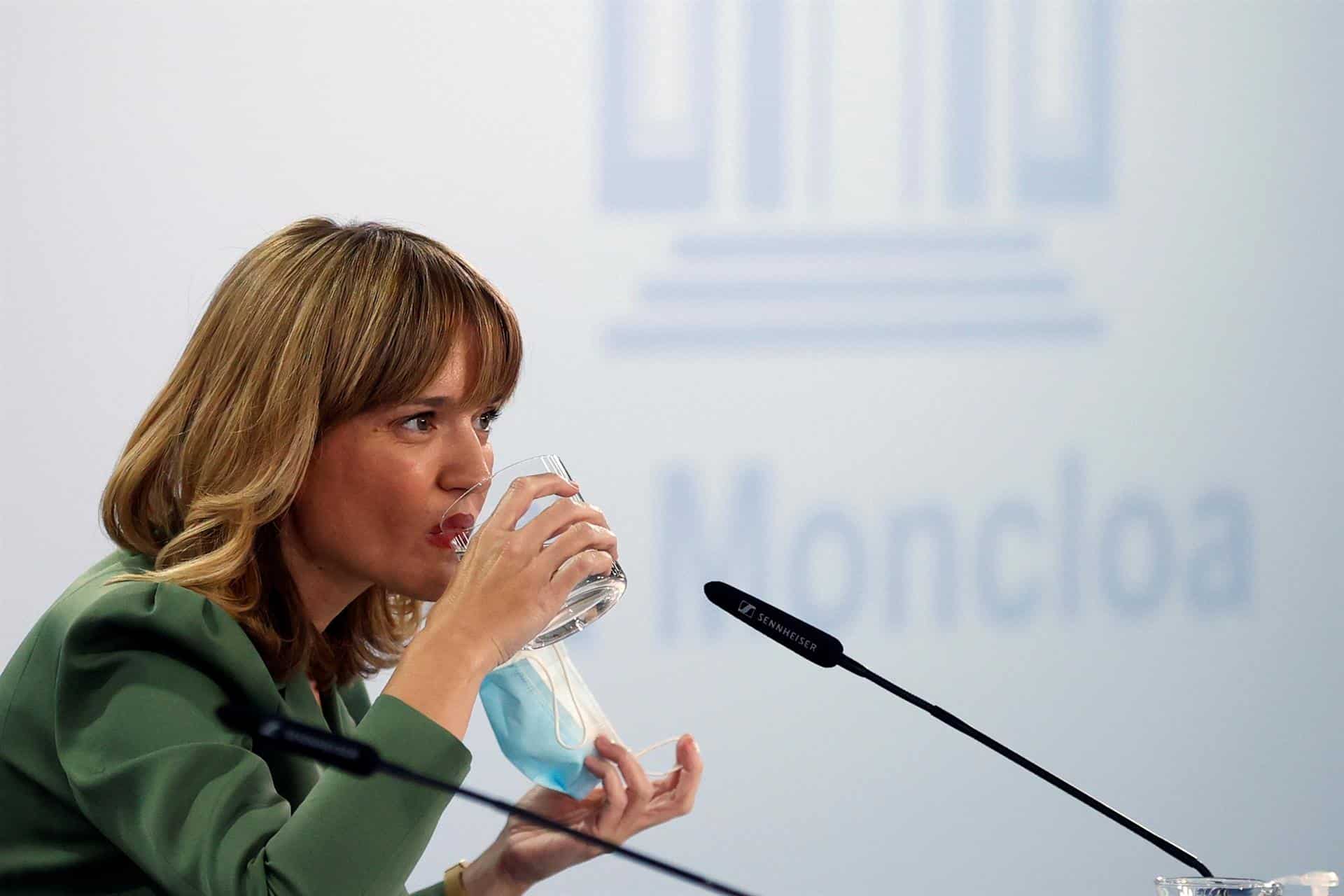 La ministra de Educación, Pilar Alegría, en rueda de prensa tras el consejo de ministros.