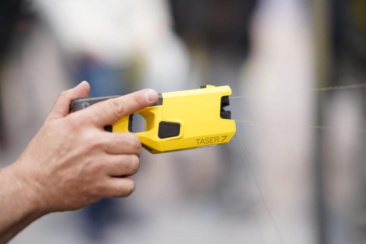 JAMAS uses TASER para defensa personal  Probamos un paralizador eléctrico  y esto fue lo que paso 