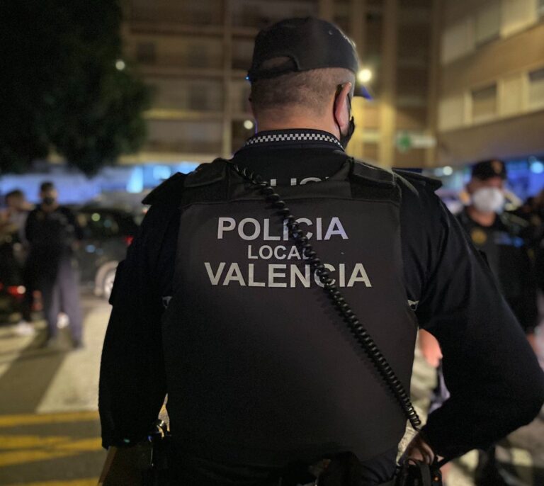 Un hombre atropella a una mujer tras una discusión familiar y se da  a la fuga en Valencia