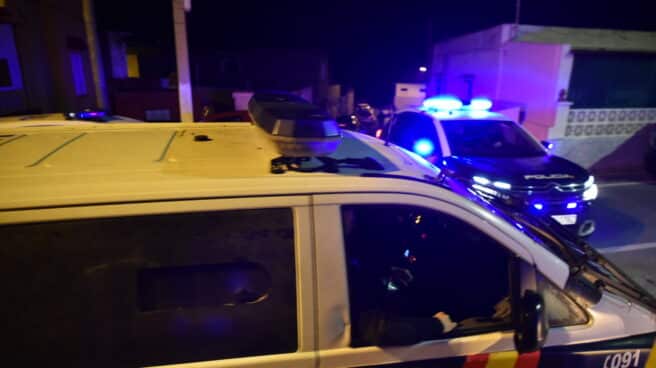 Varios coches de la Policía Nacional en una intervención en Ceuta