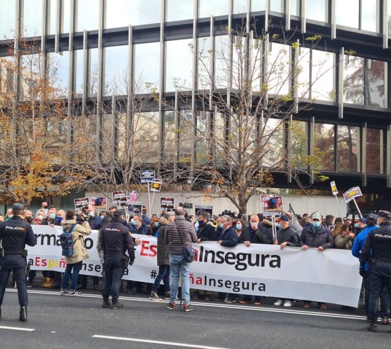 Policías y guardias civiles retan al Gobierno ante la reforma de la 'Ley mordaza': "No nos vamos a rendir"