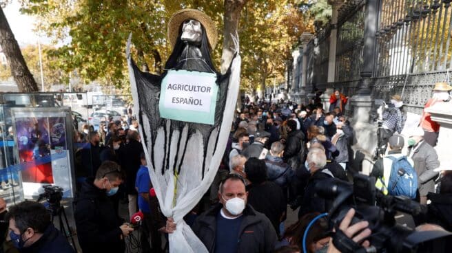 Agricultores protestan en Madrid ante la subida de los costes de producción.