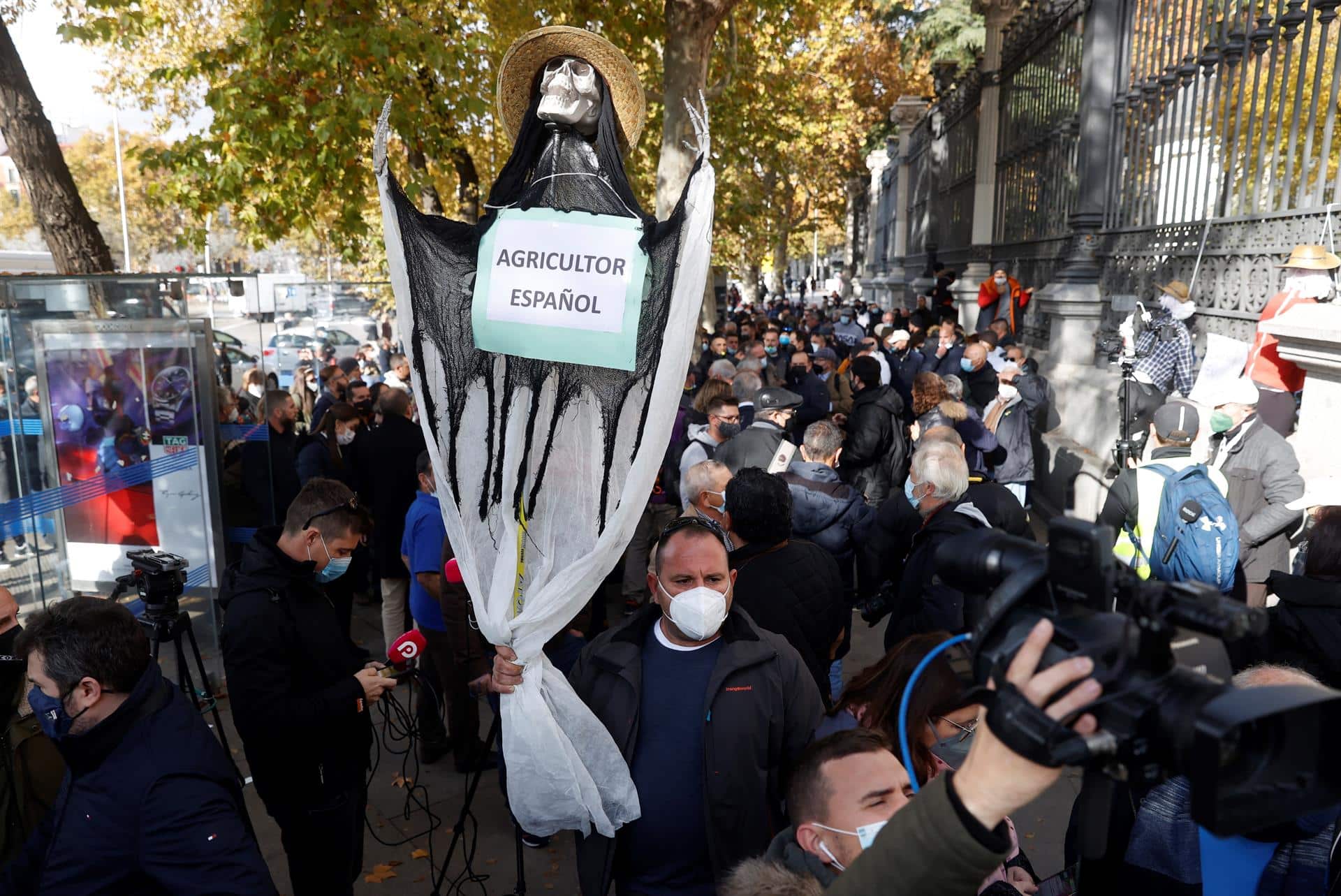 Agricultores protestan en Madrid ante la subida de los costes de producción.