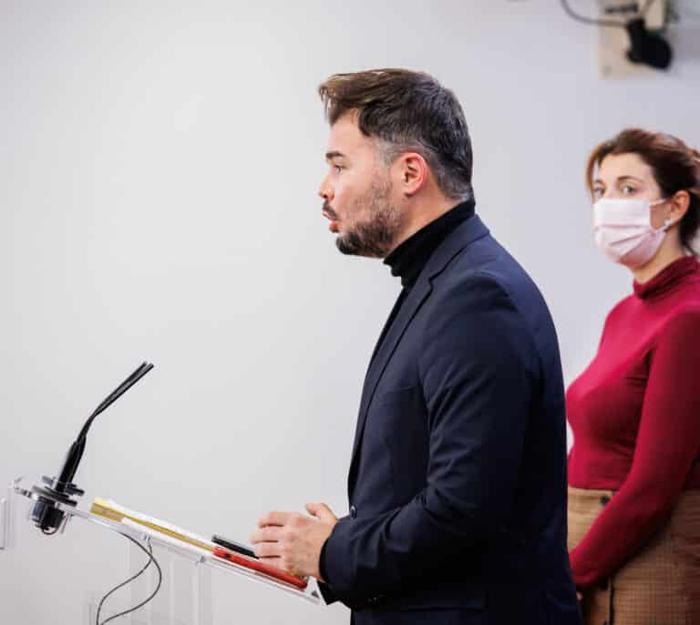 El Gobierno, chantajeado por ERC, se esconde tras las togas