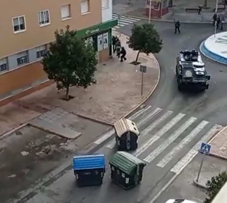 Interior despliega en la huelga de Cádiz la tanqueta que no usó en los disturbios de Barcelona