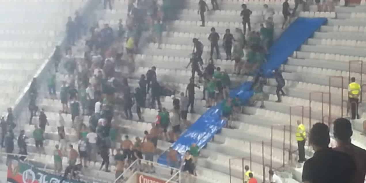 Disturbios entre la Policía Nacional y ultras del Slask Wroclaw en Sevilla, en el año 2013.