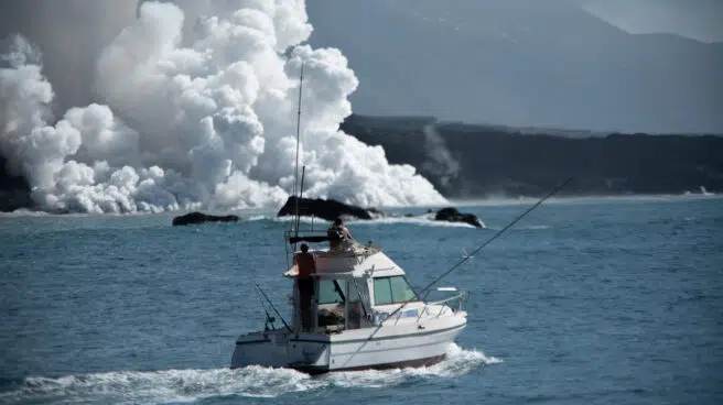 La nueva llegada de la lava al mar obliga a confinar a 3.000 personas: "Una sorpresa más del volcán"