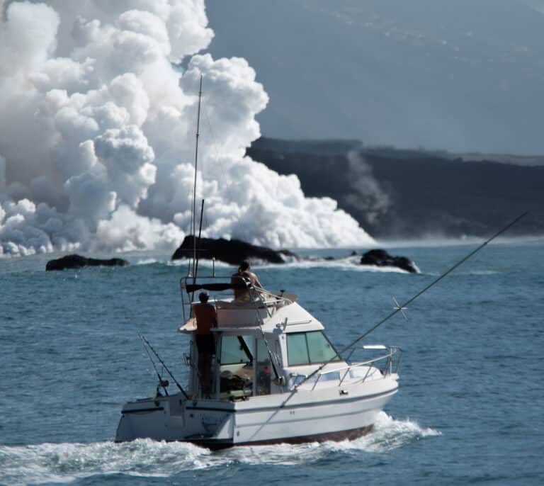 La nueva llegada de la lava al mar obliga a confinar a 3.000 personas: "Una sorpresa más del volcán"