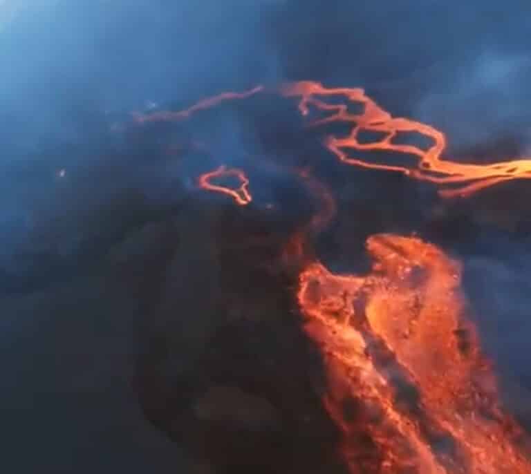El vídeo en el que se ve perfectamente la magnitud del volcán de La Palma