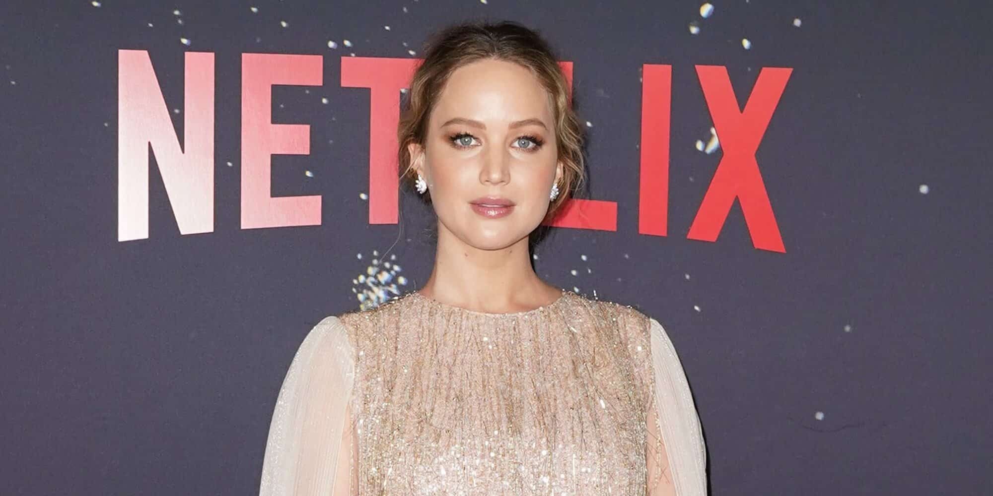 Jennifer Lawrence presume de embarazo en la alfombra roja