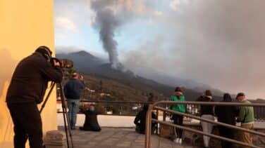 Denuncian a un ciudadano de La Palma por organizar excursiones al volcán en una zona no autorizada
