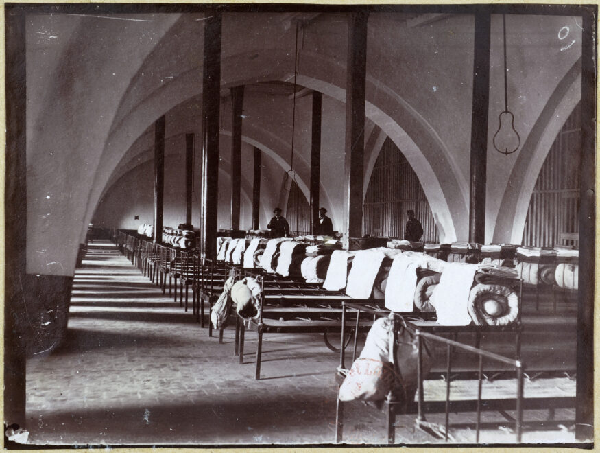 En la nave central de iglesia se levantaron cinco plantas para celdas y talleres. 