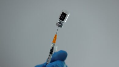 Ómicron: ¿cuarta dosis de la vacuna para afrontar la nueva ola?