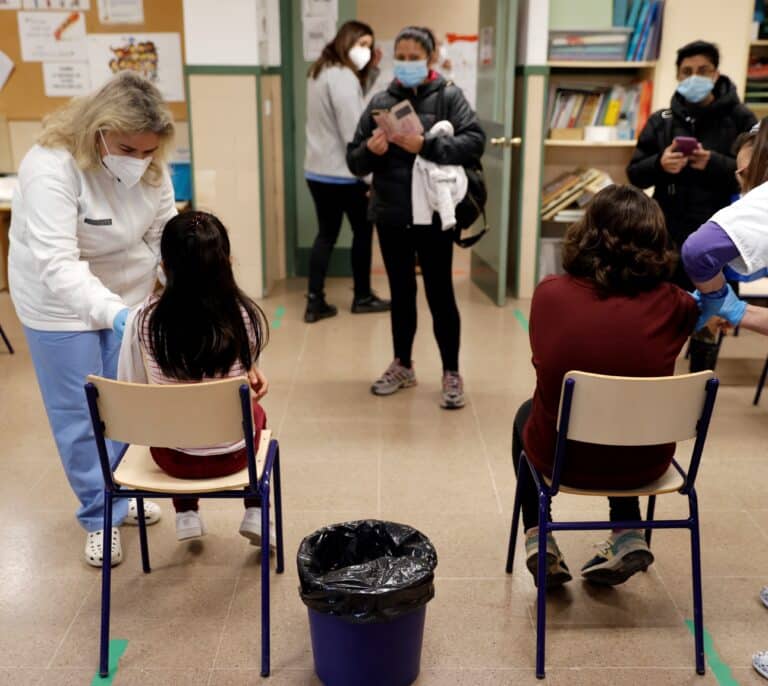 Arranca la vacunación de los niños: guía práctica para padres