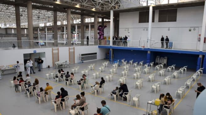 Vista del punto de vacunación durante la visita de la ministra de Sanidad, Carolina Darias, este sábado.