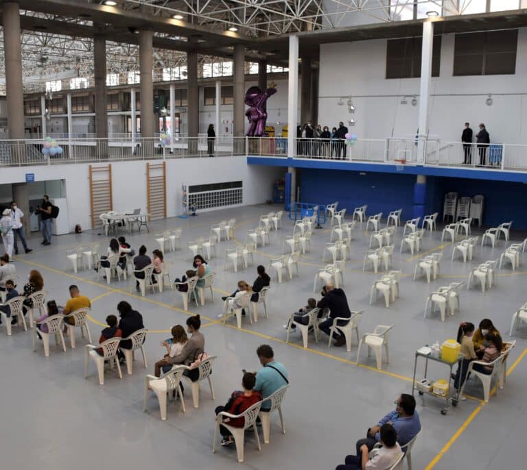 Madrid no prevé restricciones por ahora pese al aumento de los contagios