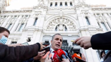 Vox se revuelve contra Almeida y tumba sus presupuestos en el Ayuntamiento de Madrid: "Es una traición"