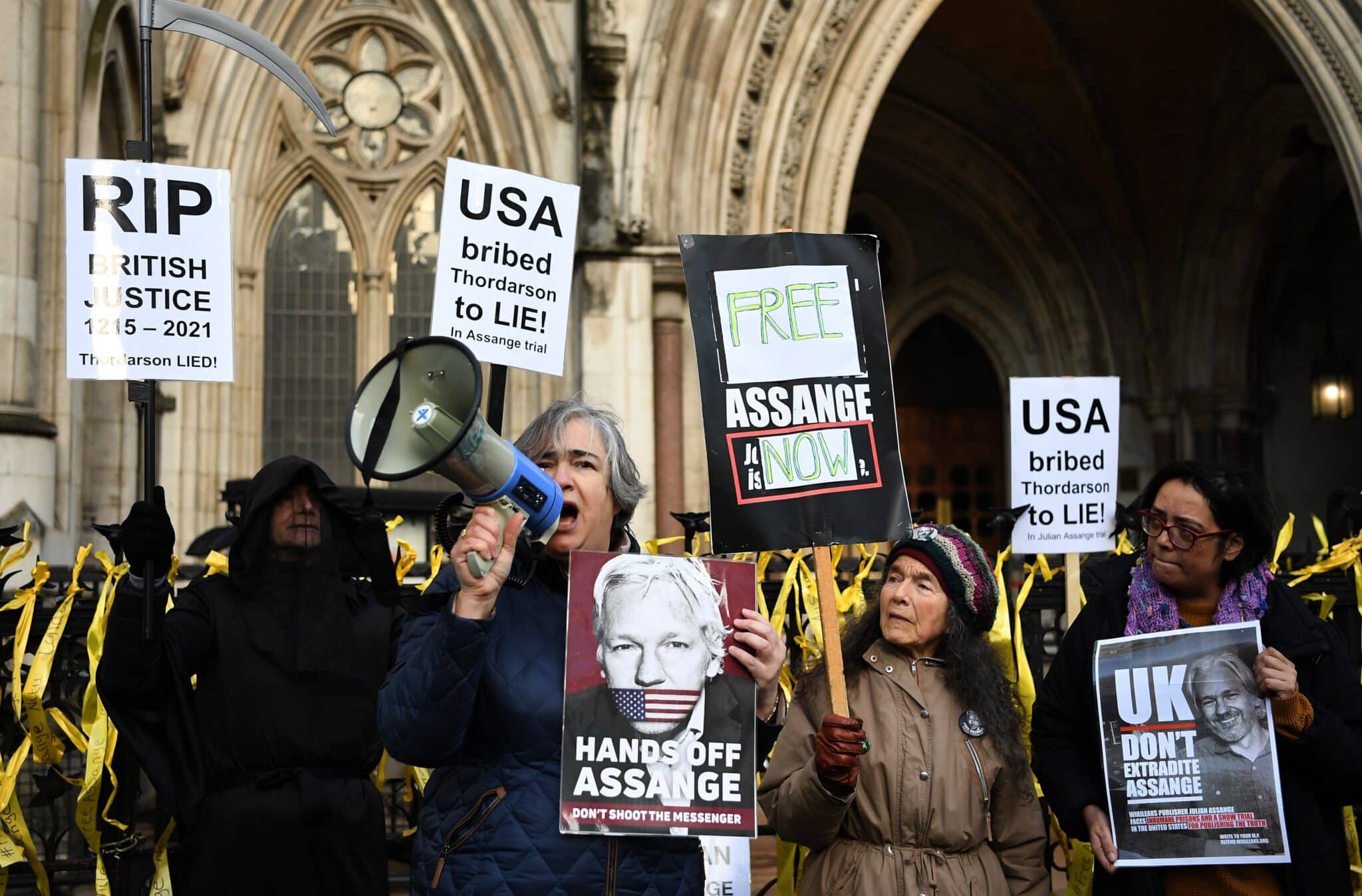 El Tribunal Superior de Londres aprueba la extradición de Assange a EEUU