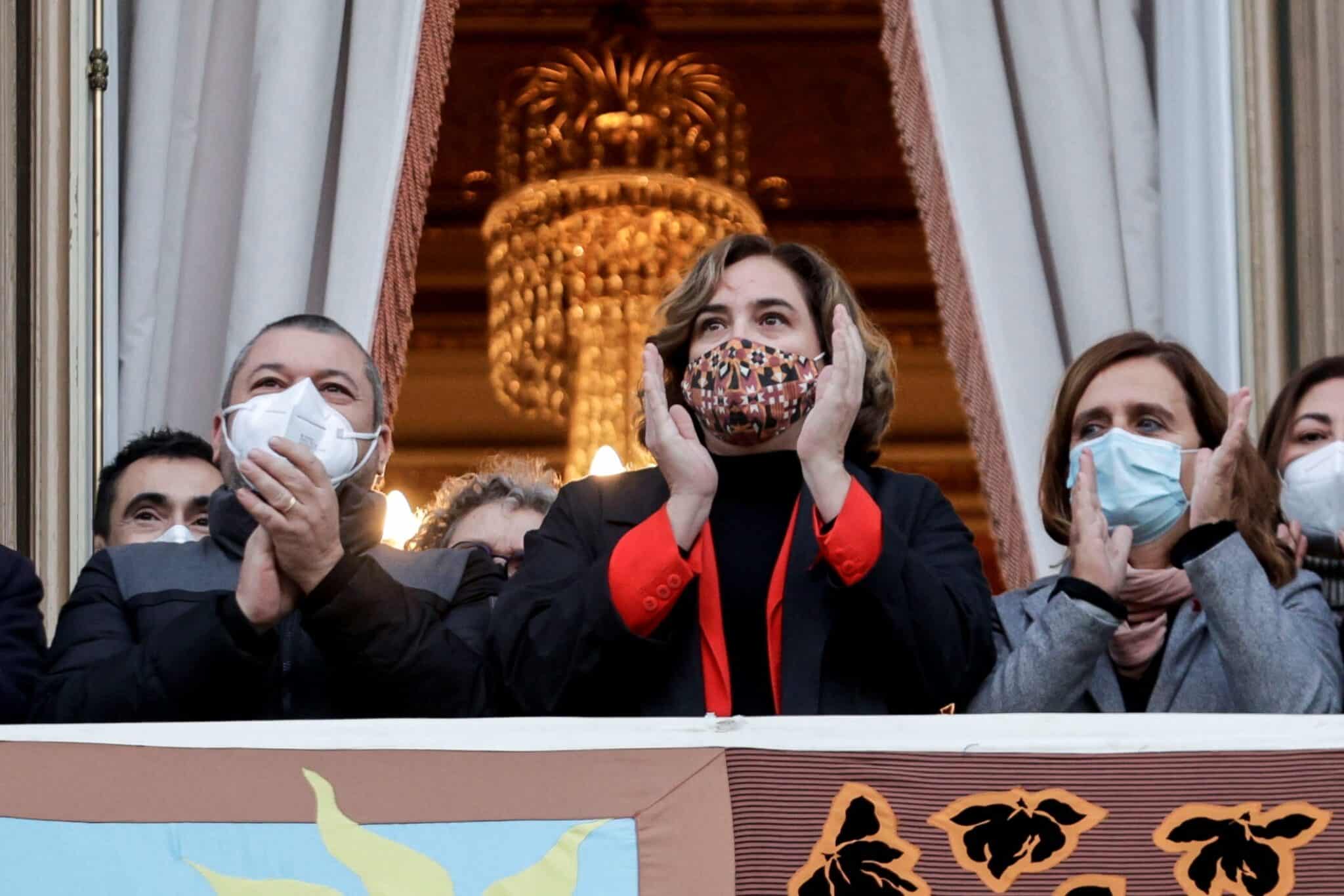 Colau, confinada por convivencia con 2 positivos de covid de su familia