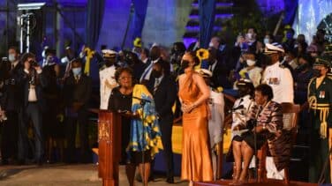 Rihanna es nombrada 'heroína nacional' en la recién estrenada República de Barbados