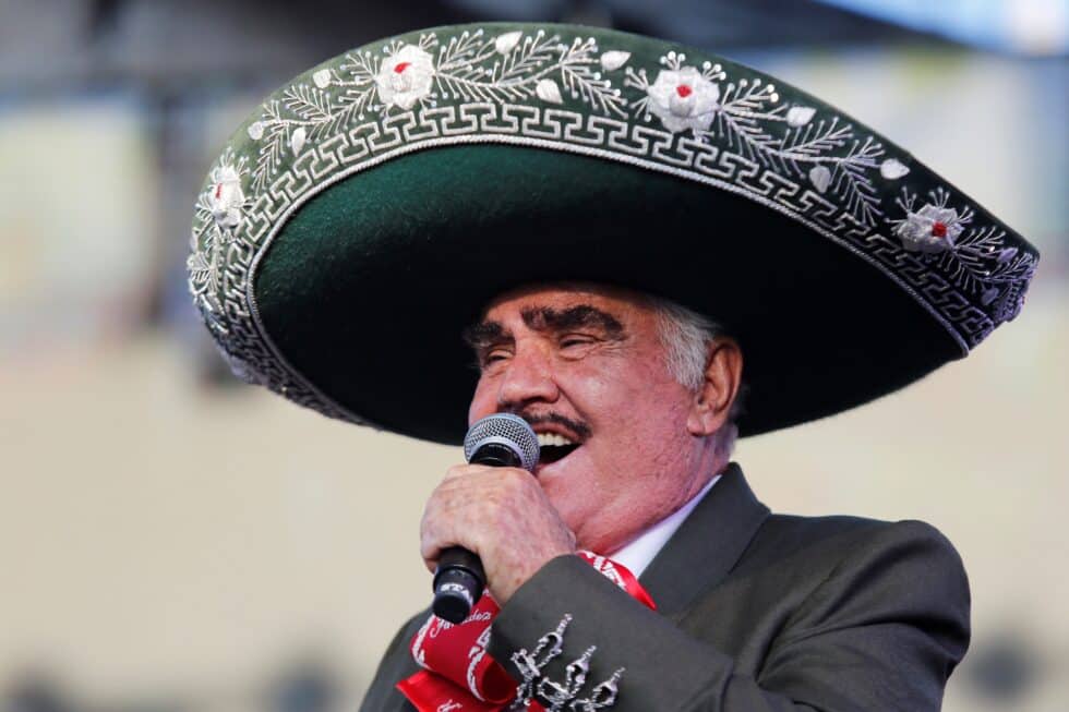 Las siete películas icónicas protagonizadas por Vicente Fernández Fotografía de archivo fechada el 6 de octubre de 2019, del cantante mexicano, Vicente Fernández durante un concierto en la ciudad de Guadalajara