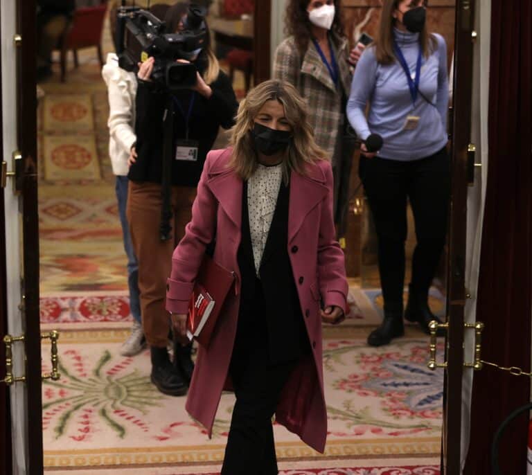 Yolanda Díaz recomienda a García Egea un pasaje de la Biblia: "Repase usted San Mateo 19: 23-30"