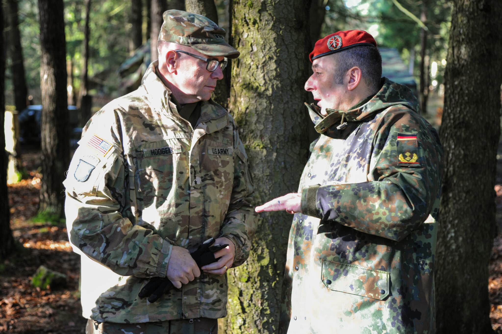 El general Carsten Breuer, dcha, se hará cargo de la unidad de crisis para combatir el coronavirus en Alemania