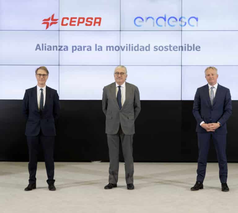 Cepsa y Endesa compartirán sus puntos de recarga en el coche eléctrico