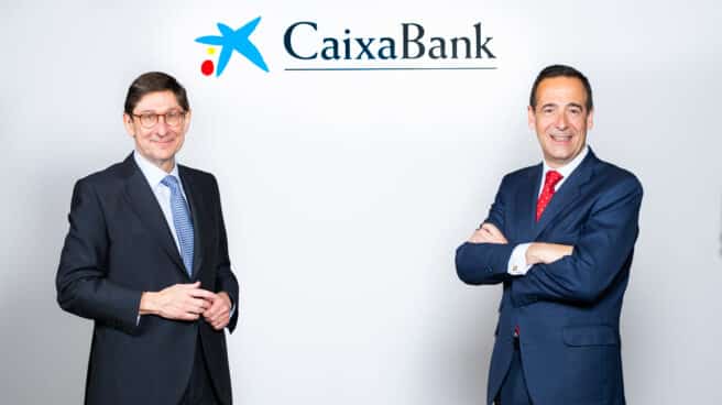 CaixaBank, banco del año 2021 según la revista 'The Banker'. El reconocimiento de la revista del grupo Financial Times se suma a los de ‘Euromoney’ y ‘Global Finance’, y a otros galardones que reconocen la apuesta por la innovación y la sostenibilidad del primer banco español por activos y número de clientes